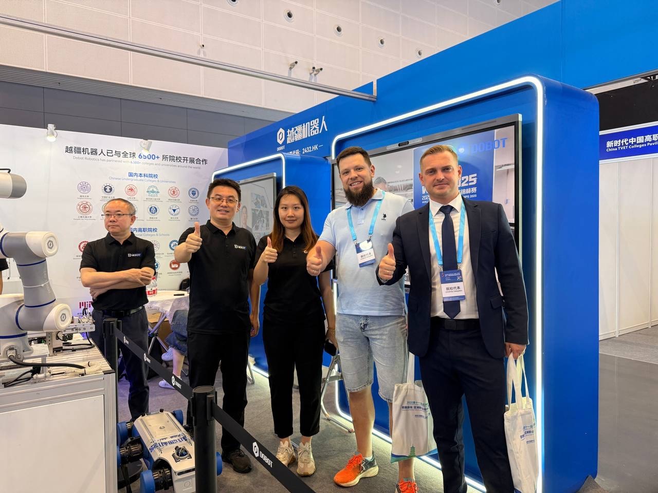 Наши в Хуанчжоу!